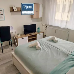 Aweshome - 3 Bedrooms And Free Parking Debrecen